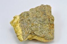 Minerál KARFOLIT