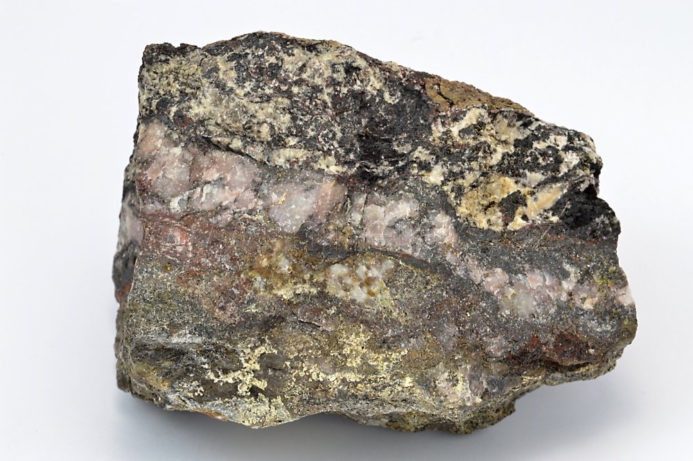 Minerál ČECHIT, CHERVETIT