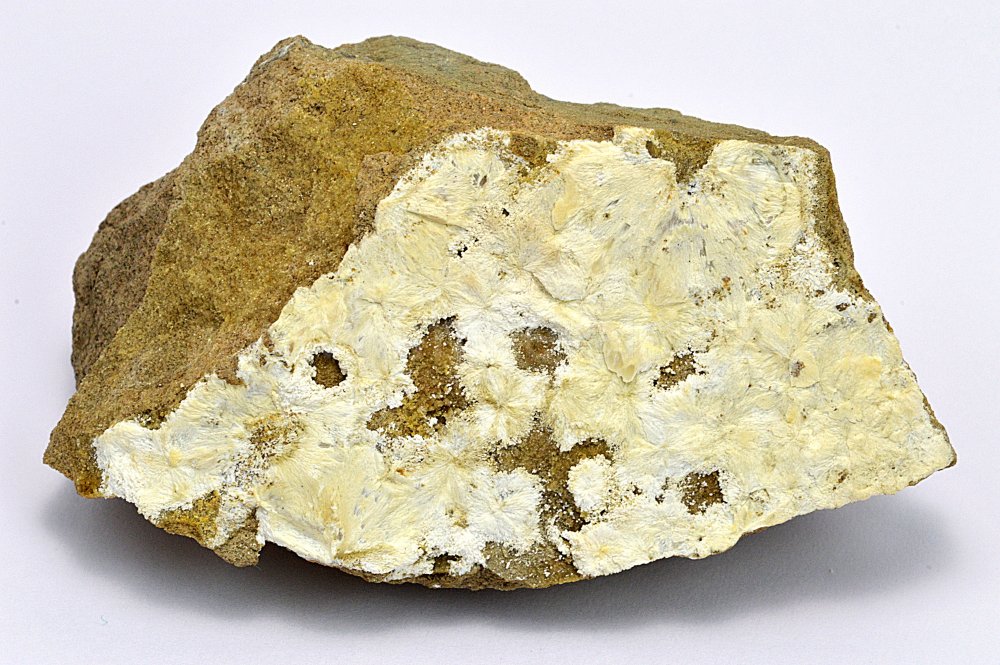 Minerál ALUMOHYDROKALCIT