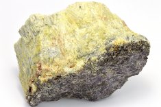 Minerál PYKNIT ( TOPAZ )