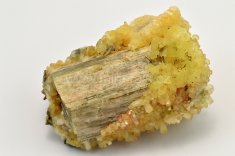 Minerál FLUORAPATIT, STILBIT-(Ca)