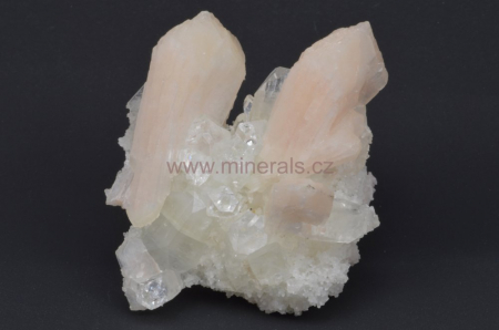 STILBIT-(Ca), FLUORAPOFYLIT