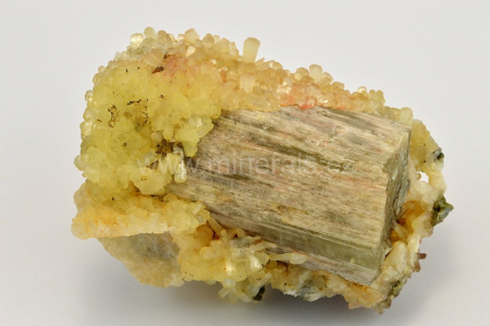 Obrázek FLUORAPATIT, STILBIT-(Ca)